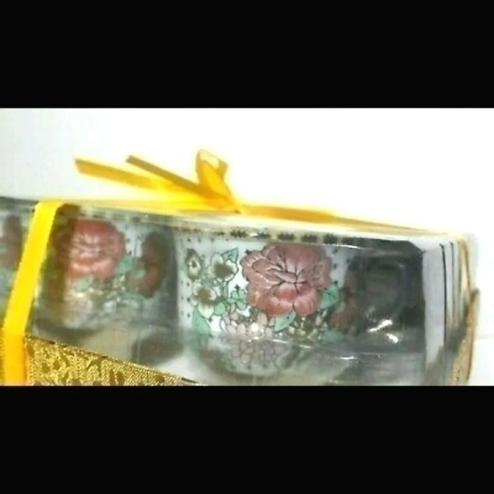 Chinese Ceramic Floral Tea Cups & Saucers Set